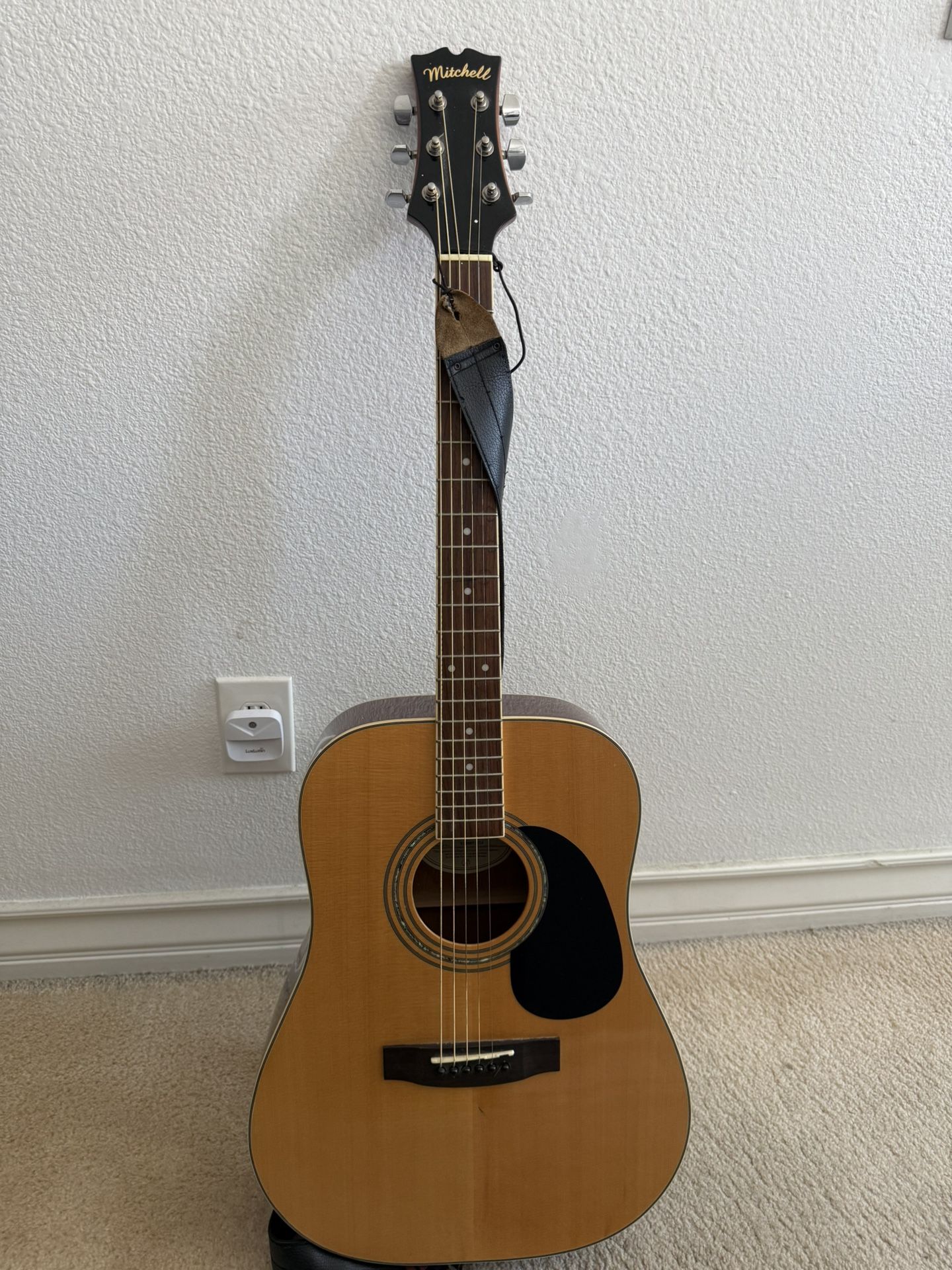 Mitchell MD-100S Acoustic Guitar – Solid Spruce Top – Great Condition