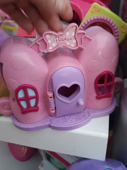 Minnie mouse mini house
