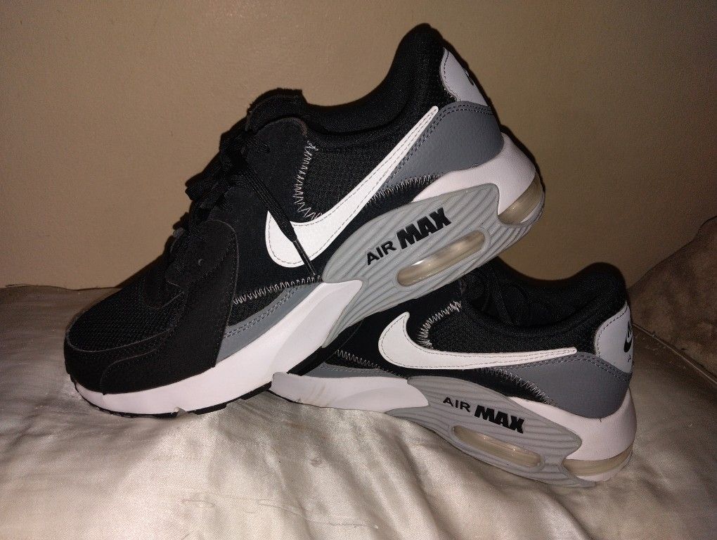 NIKE AIR MAX