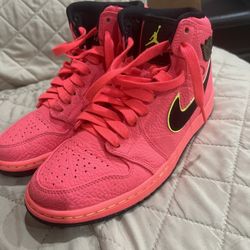 Nike women Size 7.5 