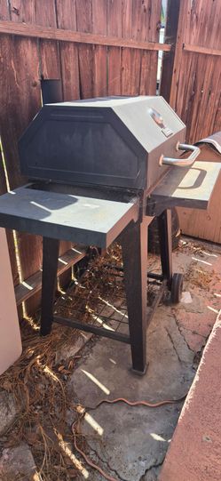 Charcoal Grill with Side Shelves and Wheels