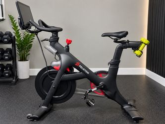 🚴 PELOTON ORIGINAL EXERCISE BIKE FOR SALE! 🔥 Upgrade your home gym with this sleek, modern Peloton stationary bike! 🏋️♂️ ✅ Original Peloton bike