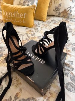 Size 9 Wide. Torrid Black Thick Strappy Wrap Heal