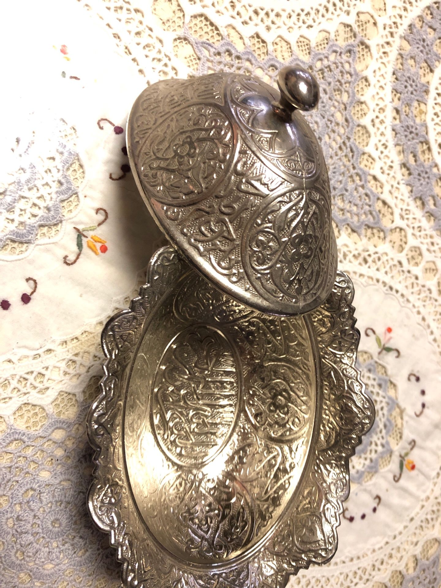 Small jewlary silver oblong with Arabic caligraphy by Soysal.