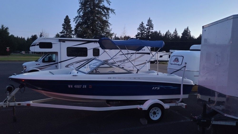 Bayliner  Boat  18 ft.