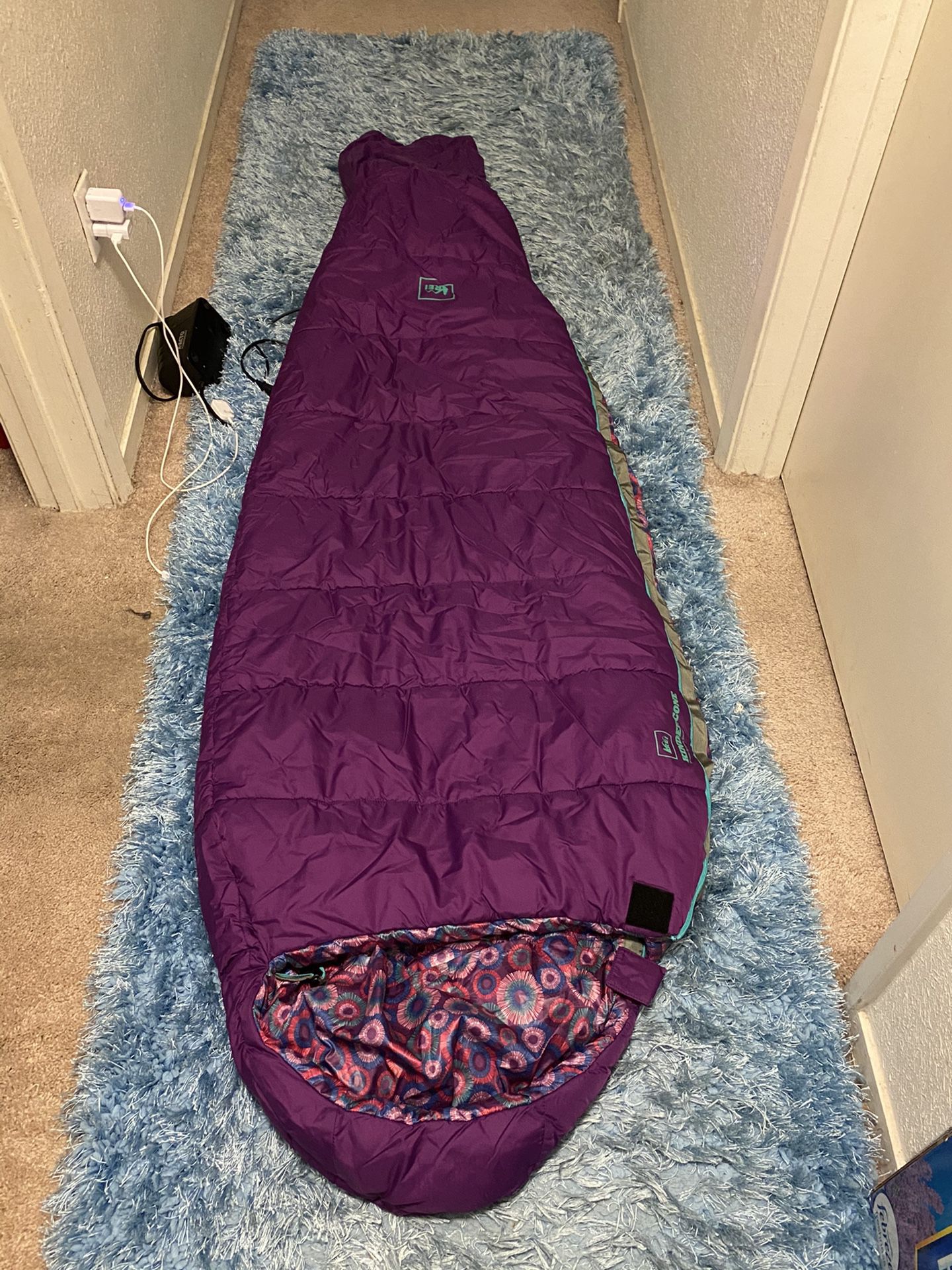 REI Kindercone 30F Girls Mummy-Style Sleeping Bag Purple w/Integrated Stuff Sack