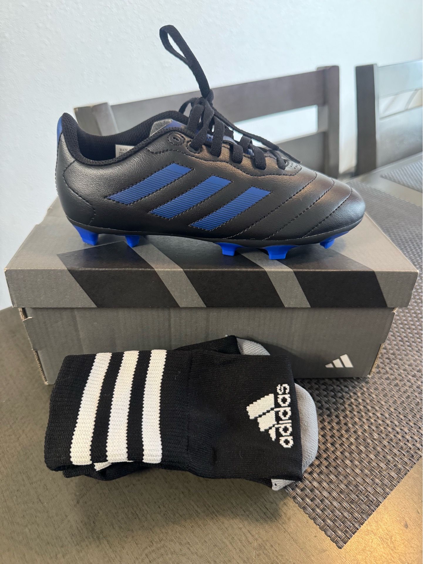 Soccer shoes size 2 de niño