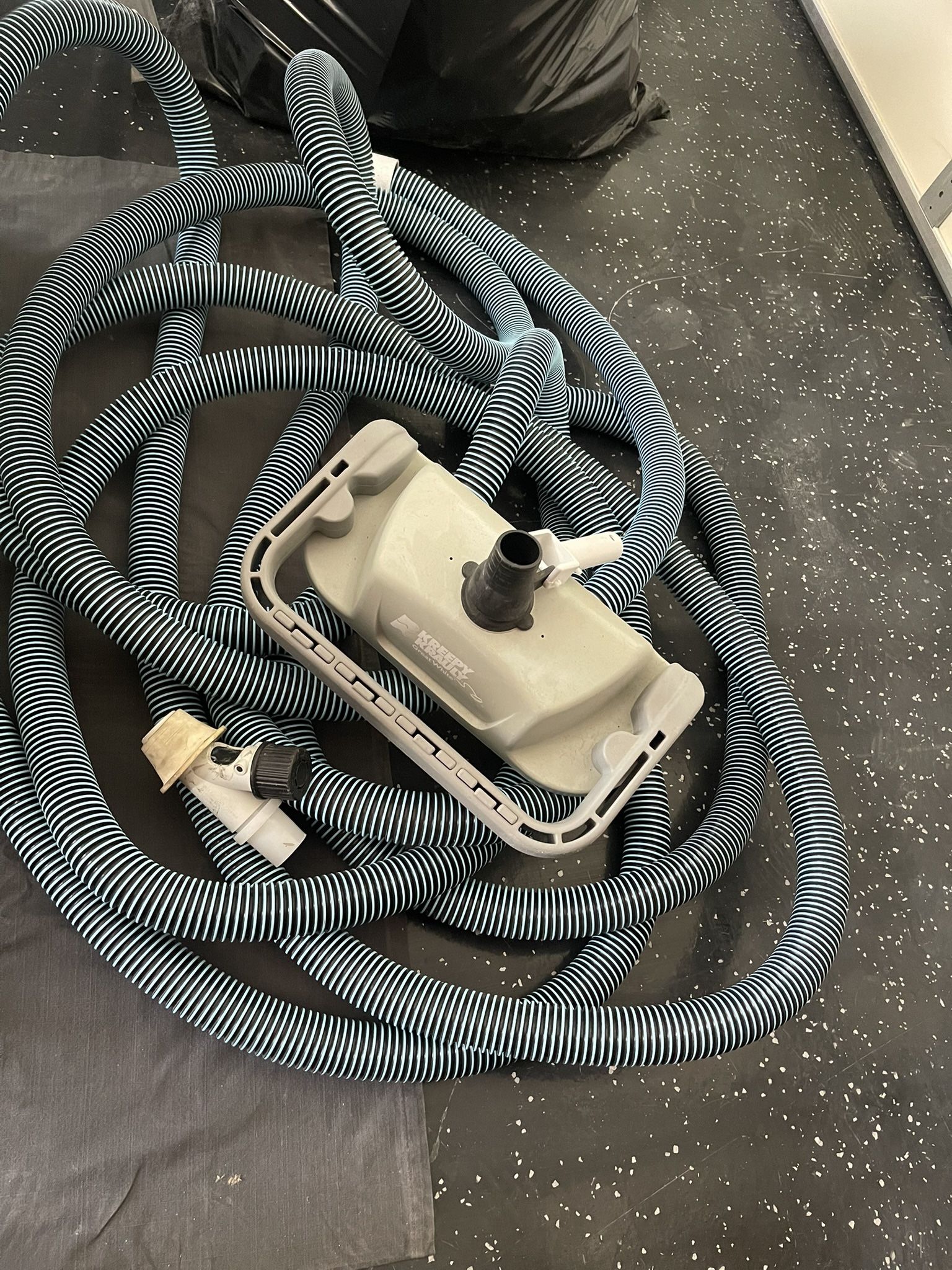 Great White Creepy Crawly Pool Cleaner