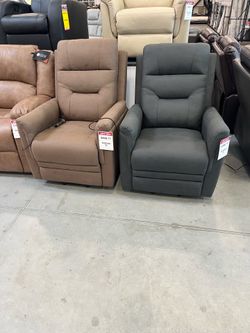 Power recliner Lyft chair