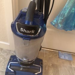 Vacuum Cleaner Shark 