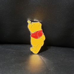 Winnie the Pooh with Yellow Bee on his Nose Trading Pin Disney Sedesma 