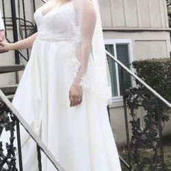 1,300 Wedding Dress Selling For Best Offer