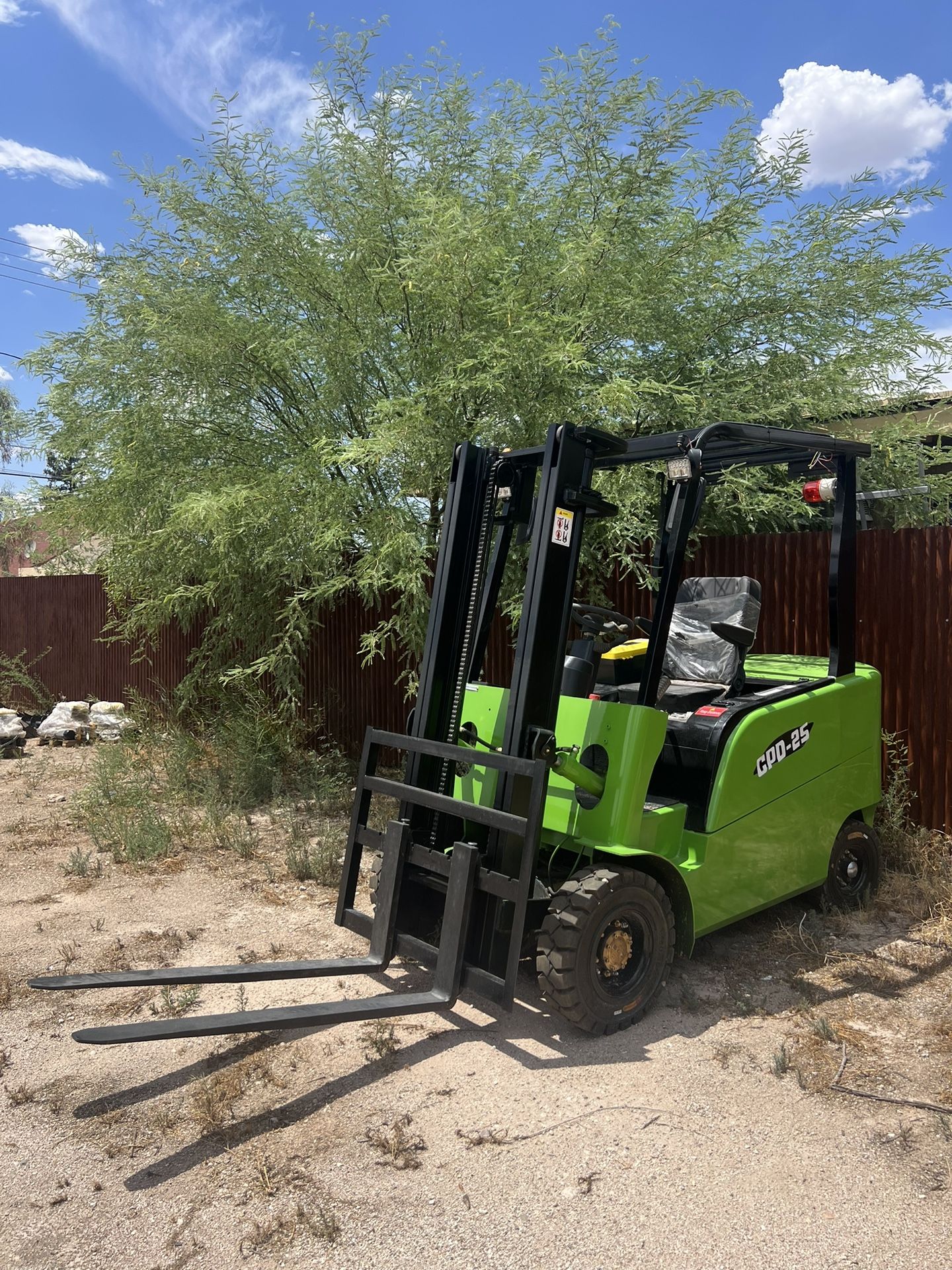 Brand New 5000lbs Electric Forklift 