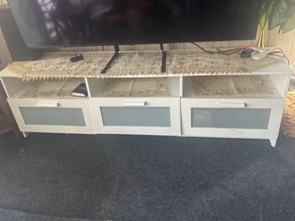 TV Stand 75in