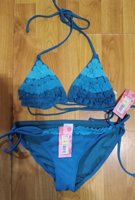 Womans Swim Suit NWT Size Small