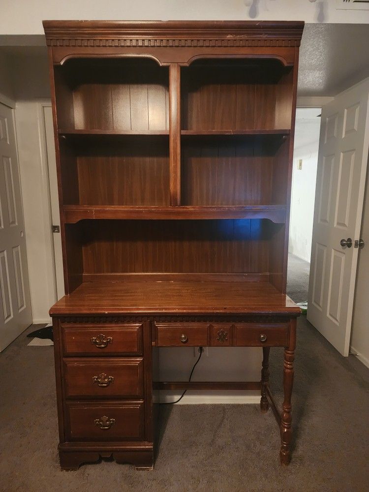 2-piece Bassett Desk With Hutch