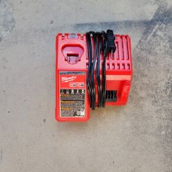 Milwaukee M18 Charger 
