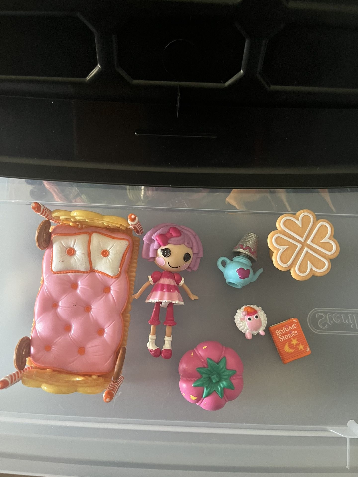 Pilow's Sleepover Party Playset Lalaloopsy Mini Doll Playset
