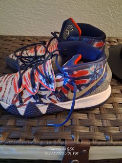 Nike kyries size 10.5 mens