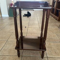 End Table/Plant Stand With Lower Shelf
