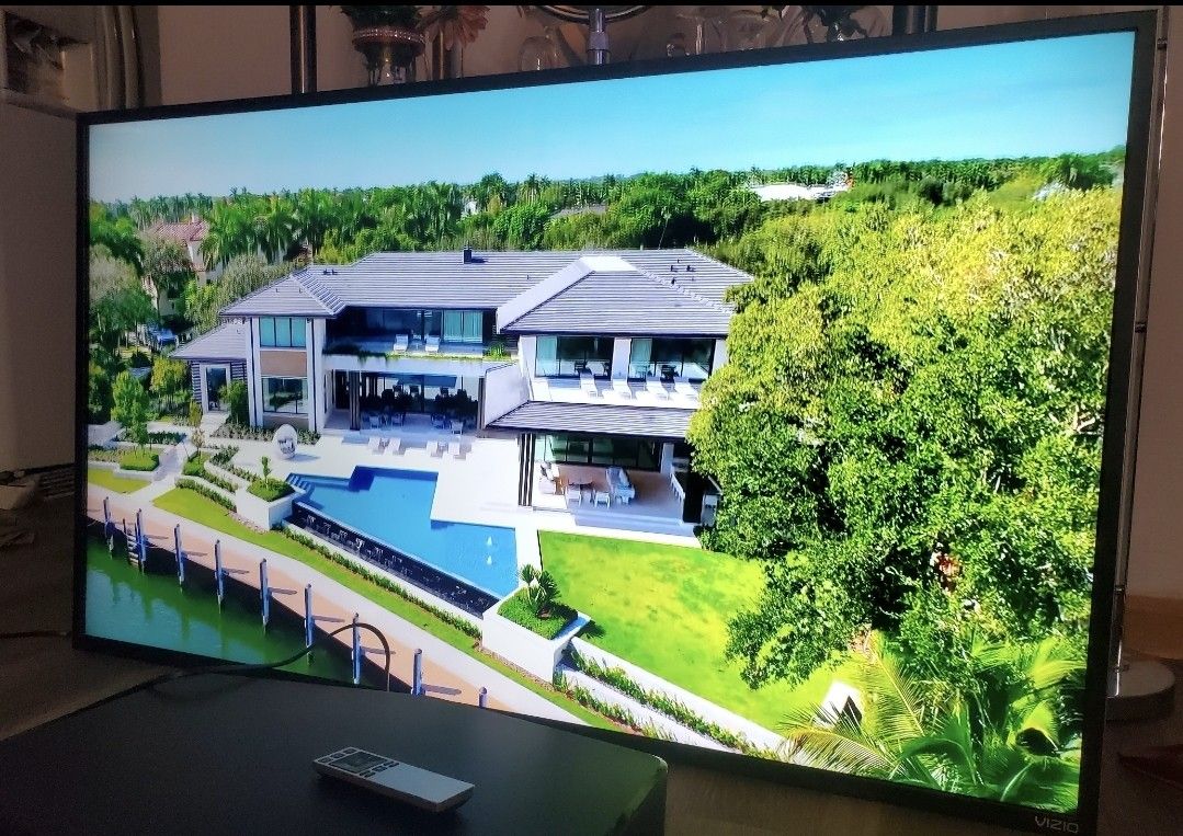 55" Insignia Amazon Fire Smart Tv 4k Excellent Condition Basically New Come With  Universal Legs.  Great Quality Pic No Scratch 