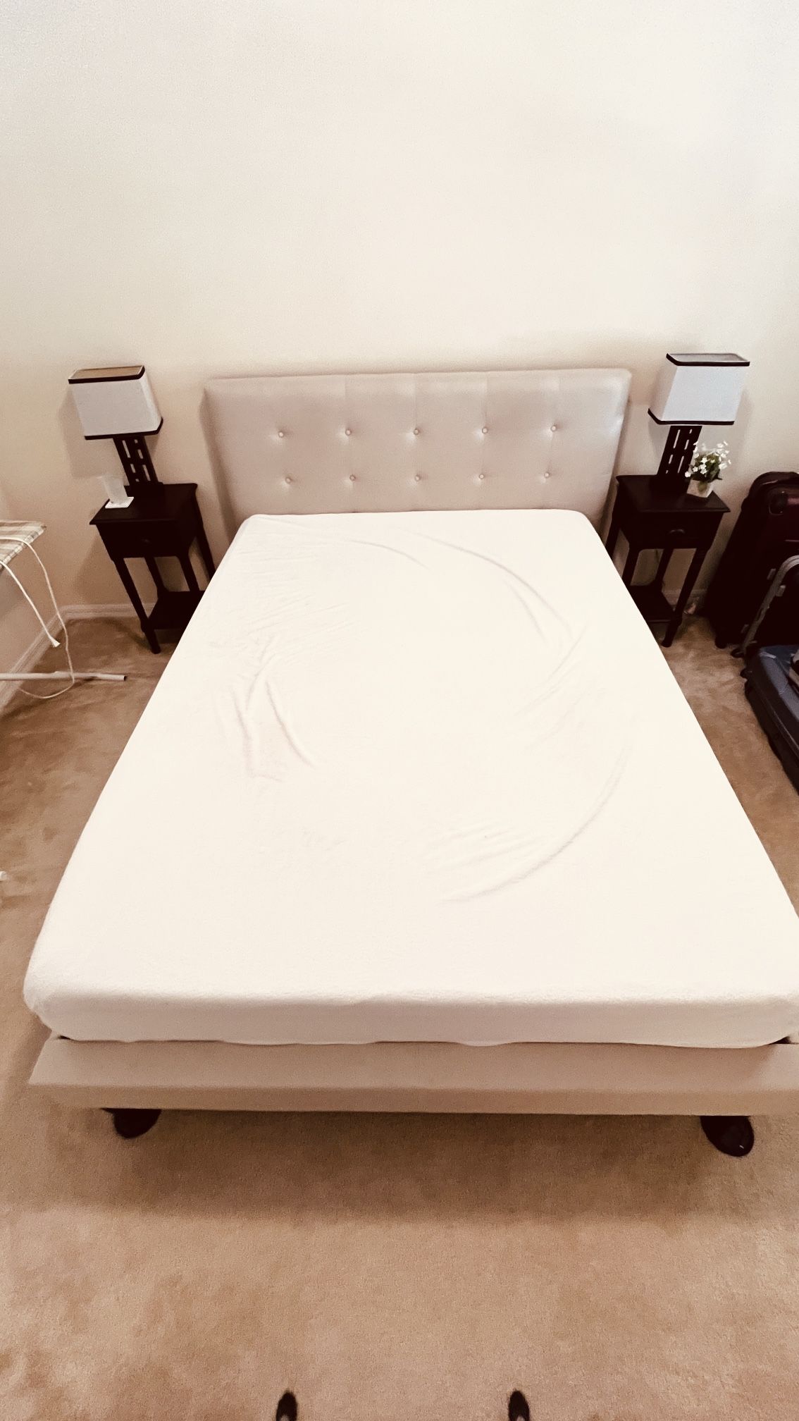 Queen Size Platform Bed With Memory Mattress