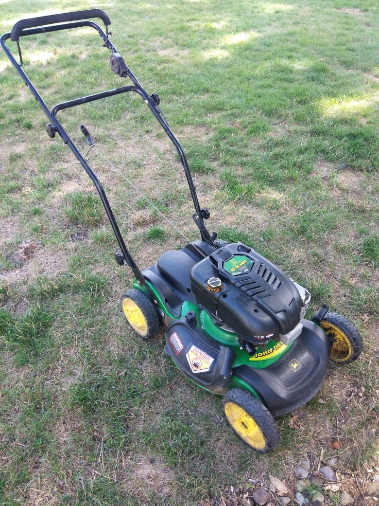 John Deere PUSH lawnmower no bag $90