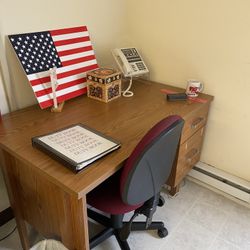 Nice Wood Desk And Chair