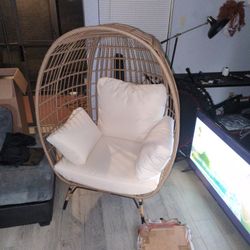 Egg Shell Chair