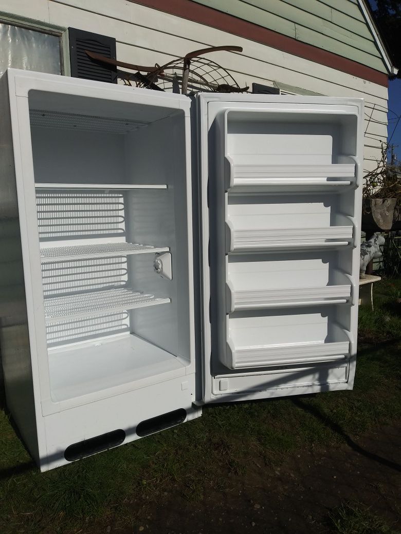 Very Clean Great working. Frigidaire 13 cubic ft upright Freezer