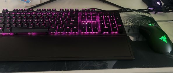 **Razer BlackWidow V3 Mechanical Keyboard + Razer DeathAdder Essential Mouse
