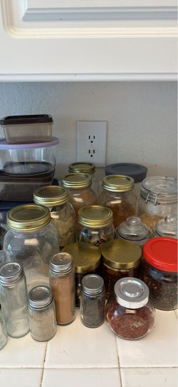 All the kitchen jars of different sizes for 30$