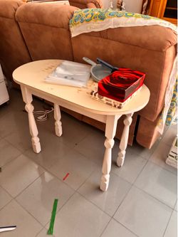 Furniture/White table