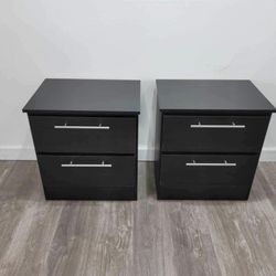 Two Nightstands - Dos Mesitas De Noche 