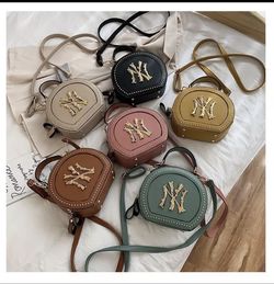 Women shoulder bags