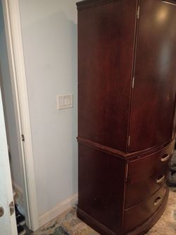 dresser/wardrobe
