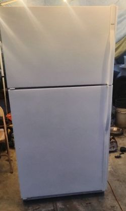 Kenmore White Wide Apartment Size Fridge (PLEASE READ DESCRIPTION FOR DETAILS=THANK YOU!!👍)