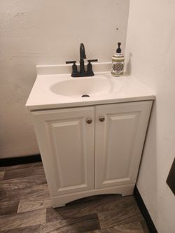 Bathroom Vanity 23" + Fixtures