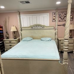 Recámara King Size Madera Sólida Usada Con Colchones Accesorios No Incluidos 