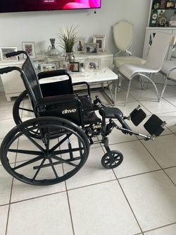 Wheel chair silla de ruedas como nueva poco uso marca DRIVE