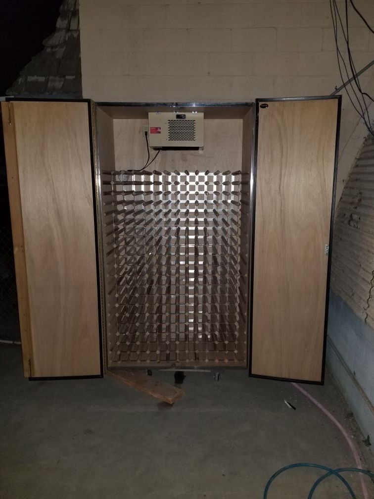 Vinotemp 600e wine cooler wine cellar adjustable temp.