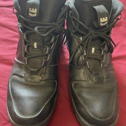 Nikes De Hombres Size 11.5 