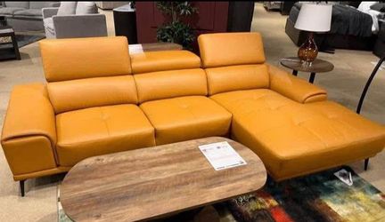 New Reversible Sectional.  Luxury Leather.  Tangerine 🍊 Or Grey.  110x68x29H.  Free Delivery!