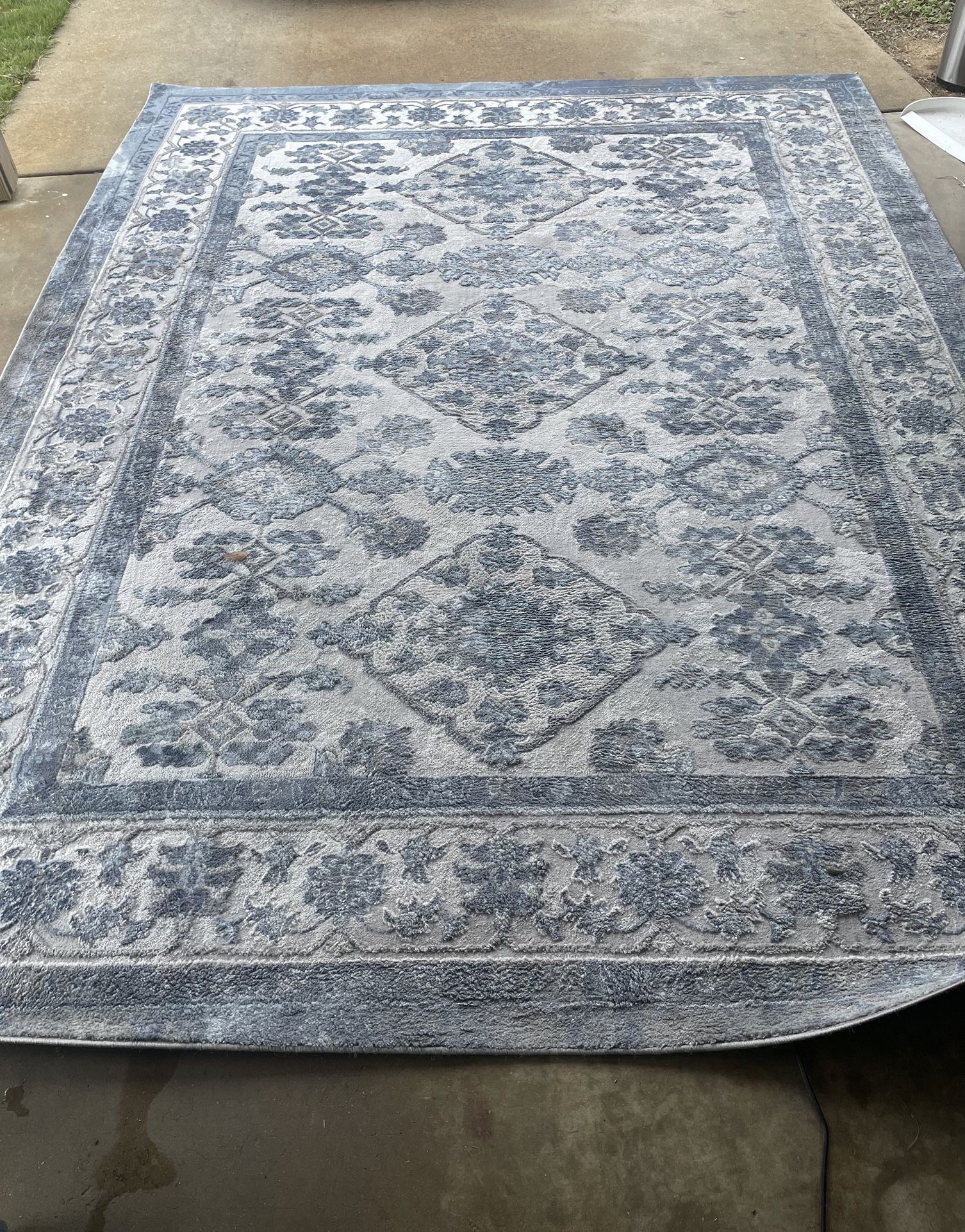 AREA RUG