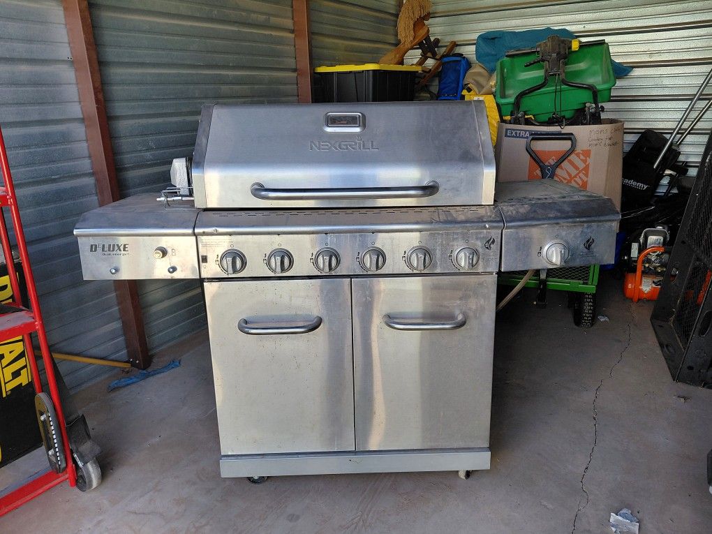 Barbecue Grill W Cover And Rotisserie Arn