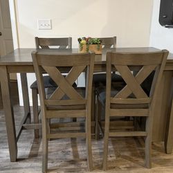 Dining Table + 4 Chairs – Great Condition!