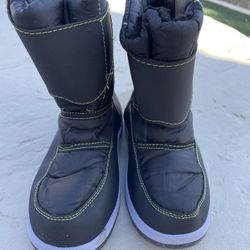 Boys Size 5 Snow Boots
