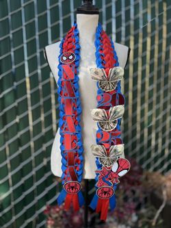 Spider Graduation Lei