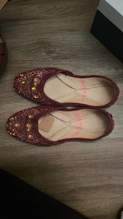 Size 9 gems on shoes