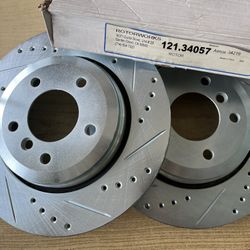 BMW 330ci 330i 330xi 01-05 Rear Drill Slot Rotors Ceramic Pads